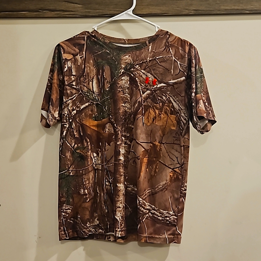 Under armour boys shirt